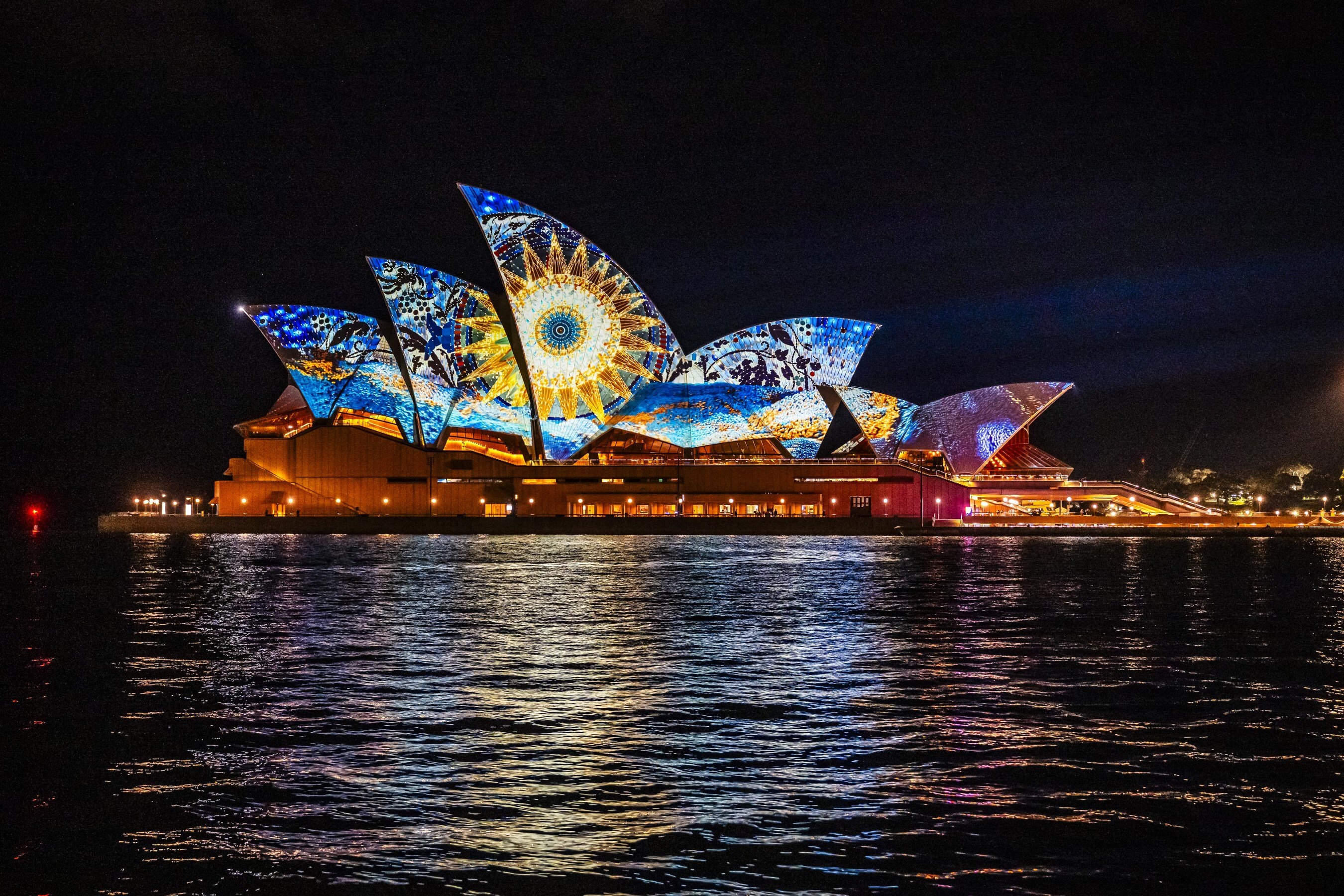1782818681784531.jpg VS26_SOH_OperaMundibyYannNguema_CREDITDestinationNSW_KM_81844.jpg