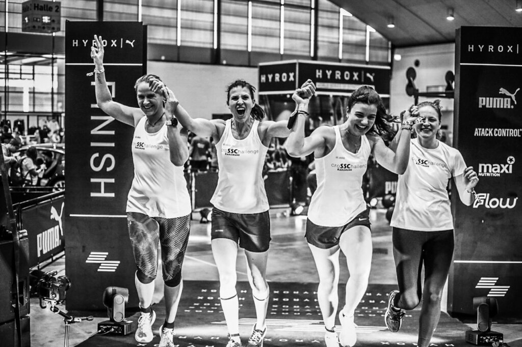 1789547427214618.jpg Relay-Team-finishing-the-HYROX-race-1024x682.jpg