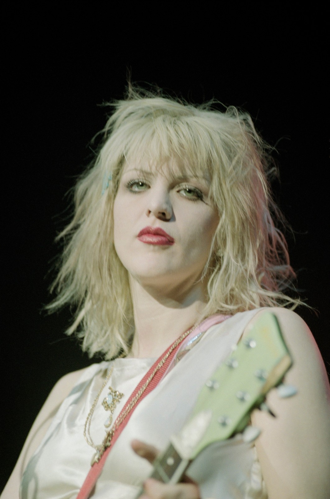 1792999099686953.jpg 冷调妆容的先驱者Courtney Love.jpg